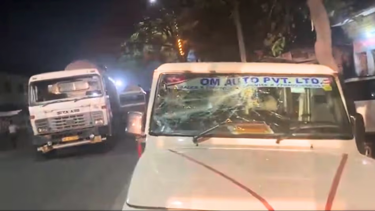 अमेठी: कांग्रेस कार्यालय के बाहर खड़ी गाड़ियों में की गई तोड़फोड़, पुलिस ने दर्ज की एफआईआर