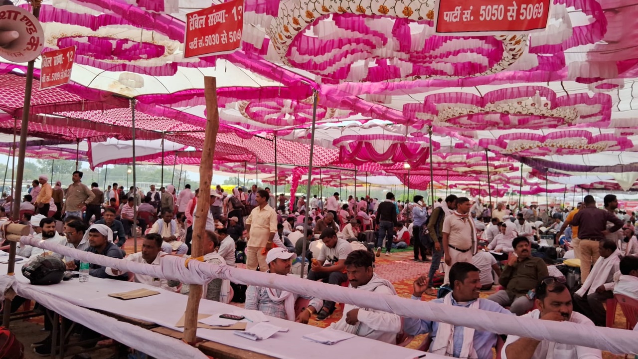 इलाहाबाद-फूलपुर सीट पर मतदान कल, पोलिंग पार्टियां हुईं रवाना, बने हैं 2241 मतदान केंद्र बने