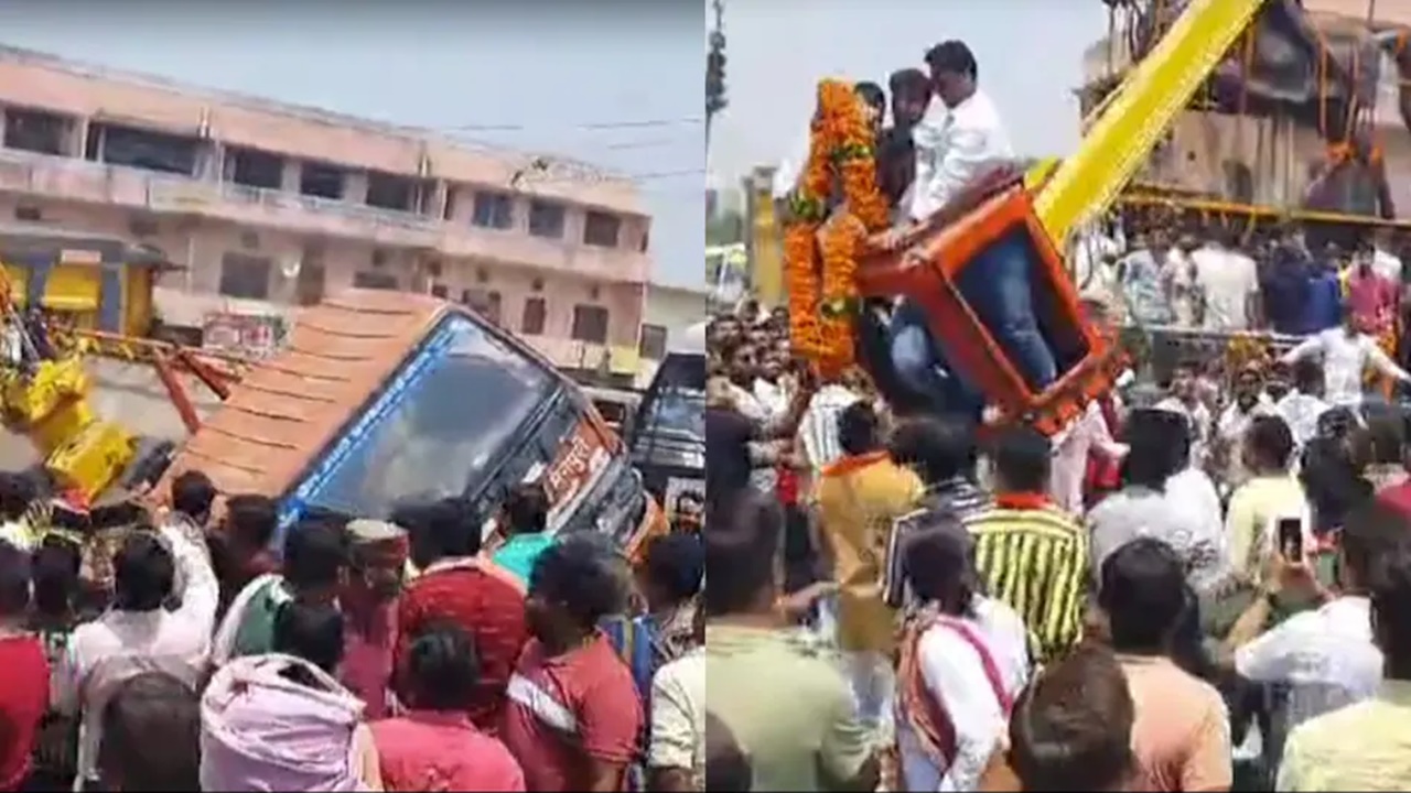 मैनपुरी: महाराणा प्रताप की प्रतिमा पर माल्यार्पण के दौरान पलट गई हाइड्रा मशीन, सड़क पर गिरे युवक  