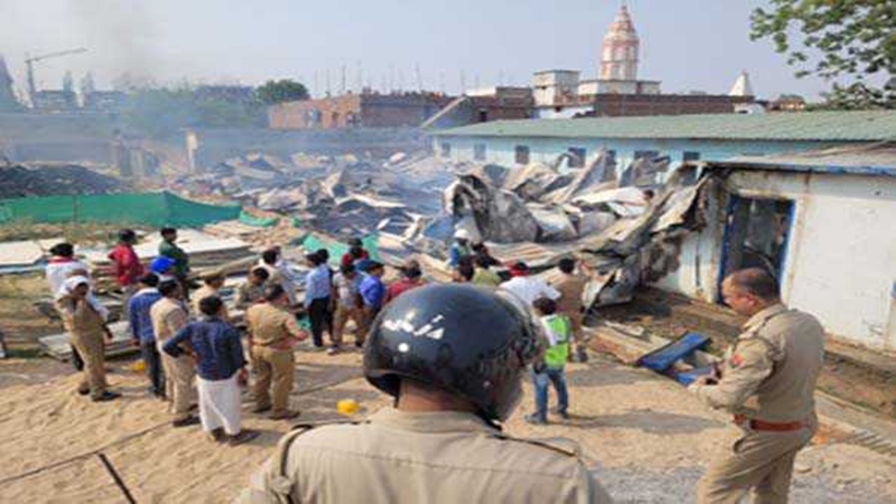 अयोध्या में रामसेवकपुरम् में लगी भीषण आग,  लाखों की सम्पत्ति जलकर राख 