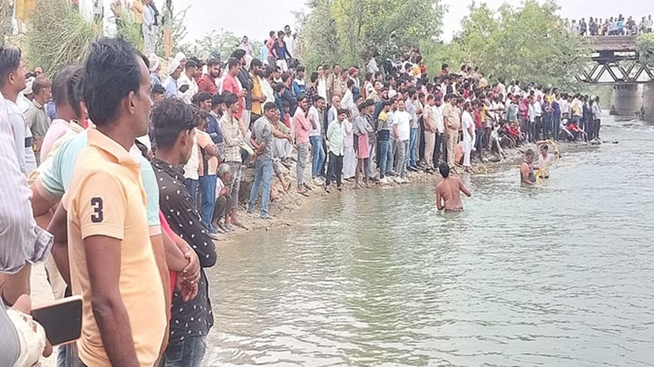 मैनपुरी में बड़ा हादसा: नहर में नहाने गये चार दोस्त डूबे, एक लोगों ने बचाया, अन्य तलाश जारी