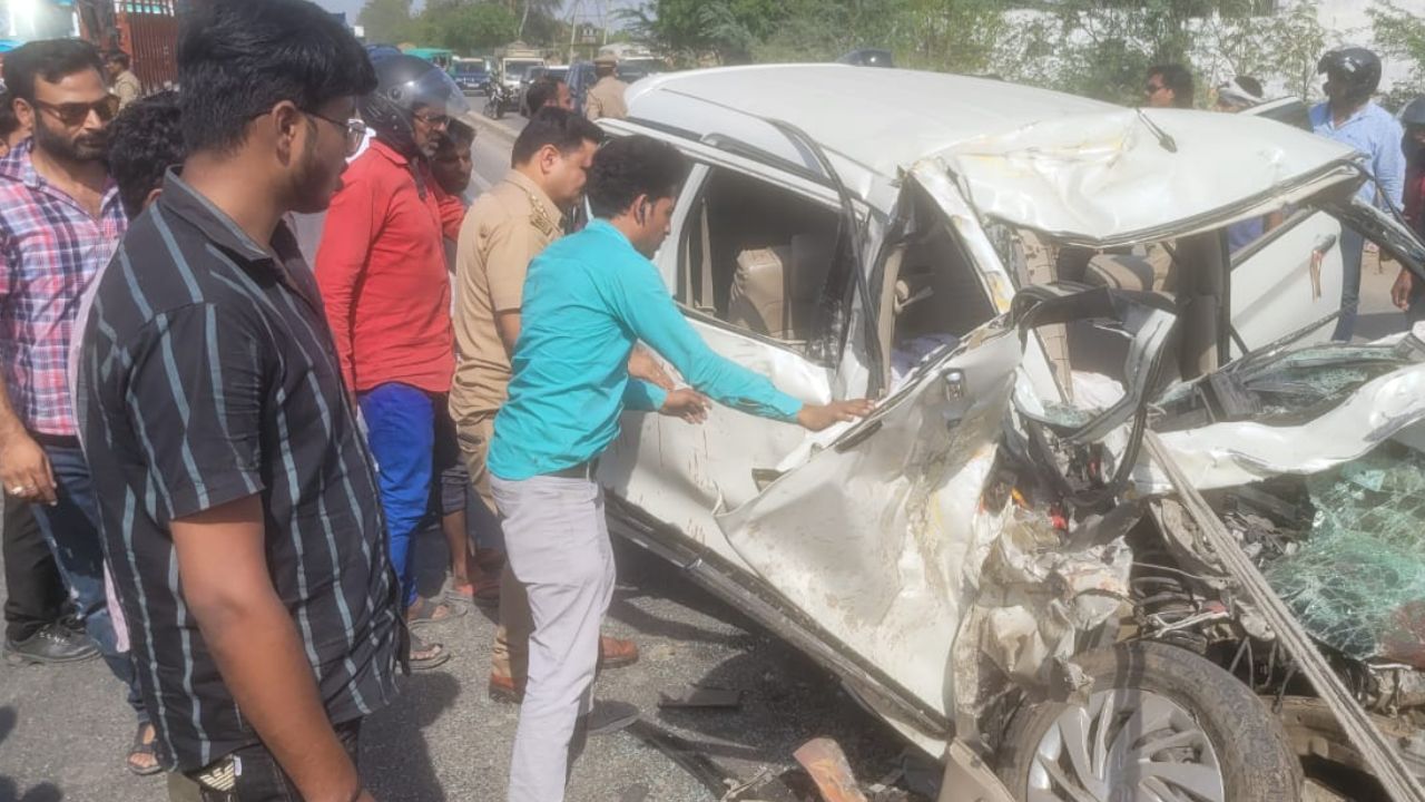 Unnao Accident: रोडवेज बस और कार की आमने-सामने टक्कर, हादसे के बाद मची चीख-पुकार, दो की मौत व सात घायल 