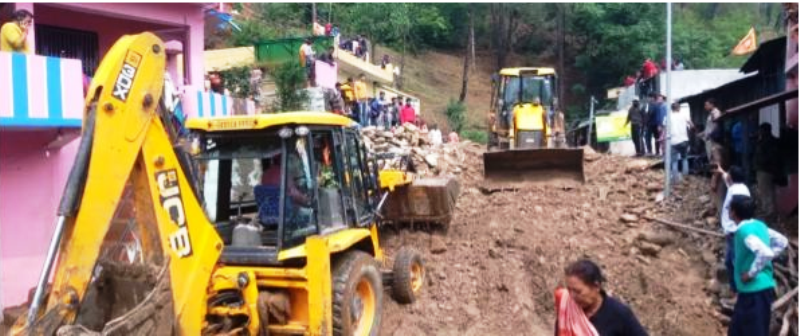 अल्मोड़ा: 40 घंटे बाद हल्के वाहनों के लिए खुला सोमेश्वर-कौसानी मार्ग 