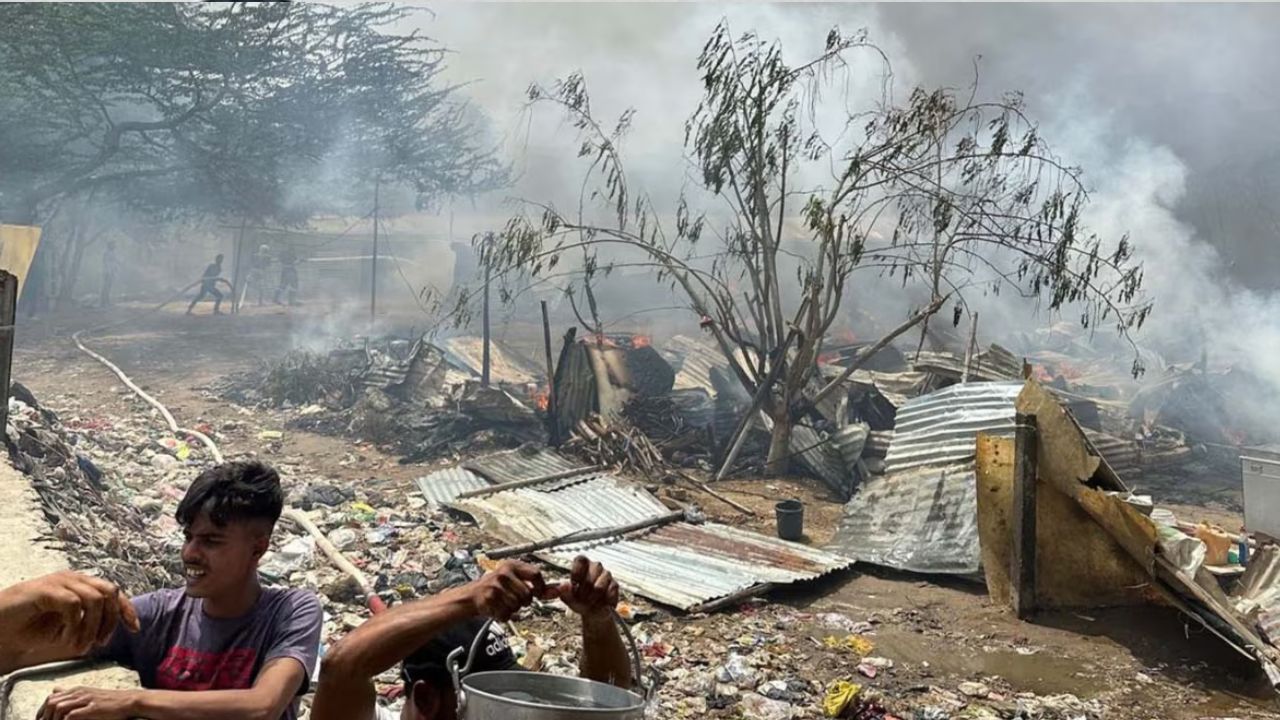गुरुग्राम की झुग्गी बस्ती में लगी भीषण आग, 240 से ज्यादा झुग्गियां जलकर खाक