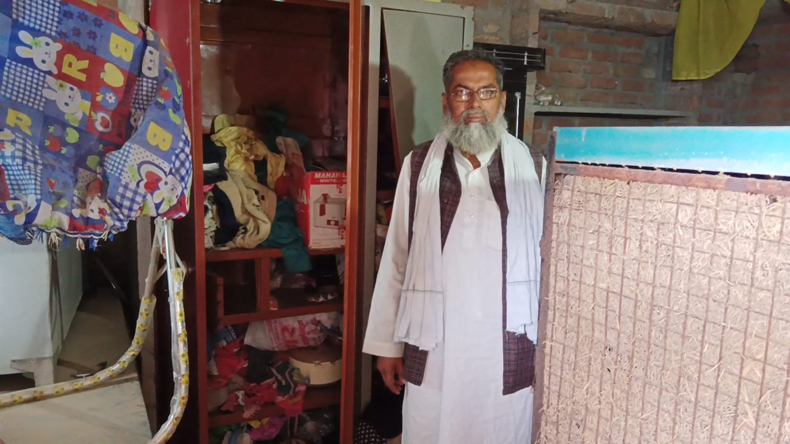शाहजहांपुर: घर में घुसकर नगदी और लाखों की कीमत के जेवर चोरी, पुलिस ने जल्द खुलासे का दिया आश्वासन 