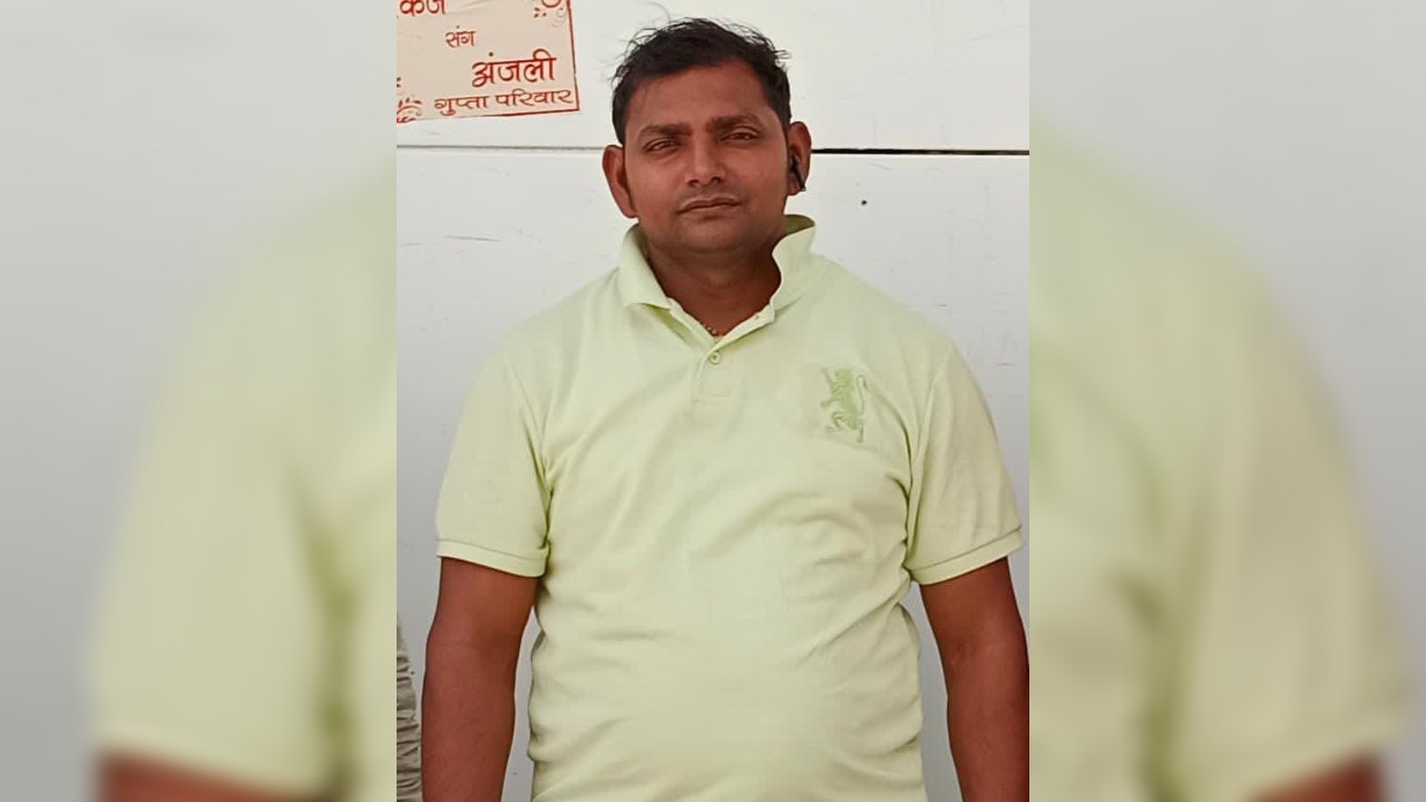 Kanpur Accident: तेज रफ्तार कार की टक्कर से बाइक सवार पिता की मौत व बेटा गंभीर...काकादेव थाने के सामने हुआ हादसा