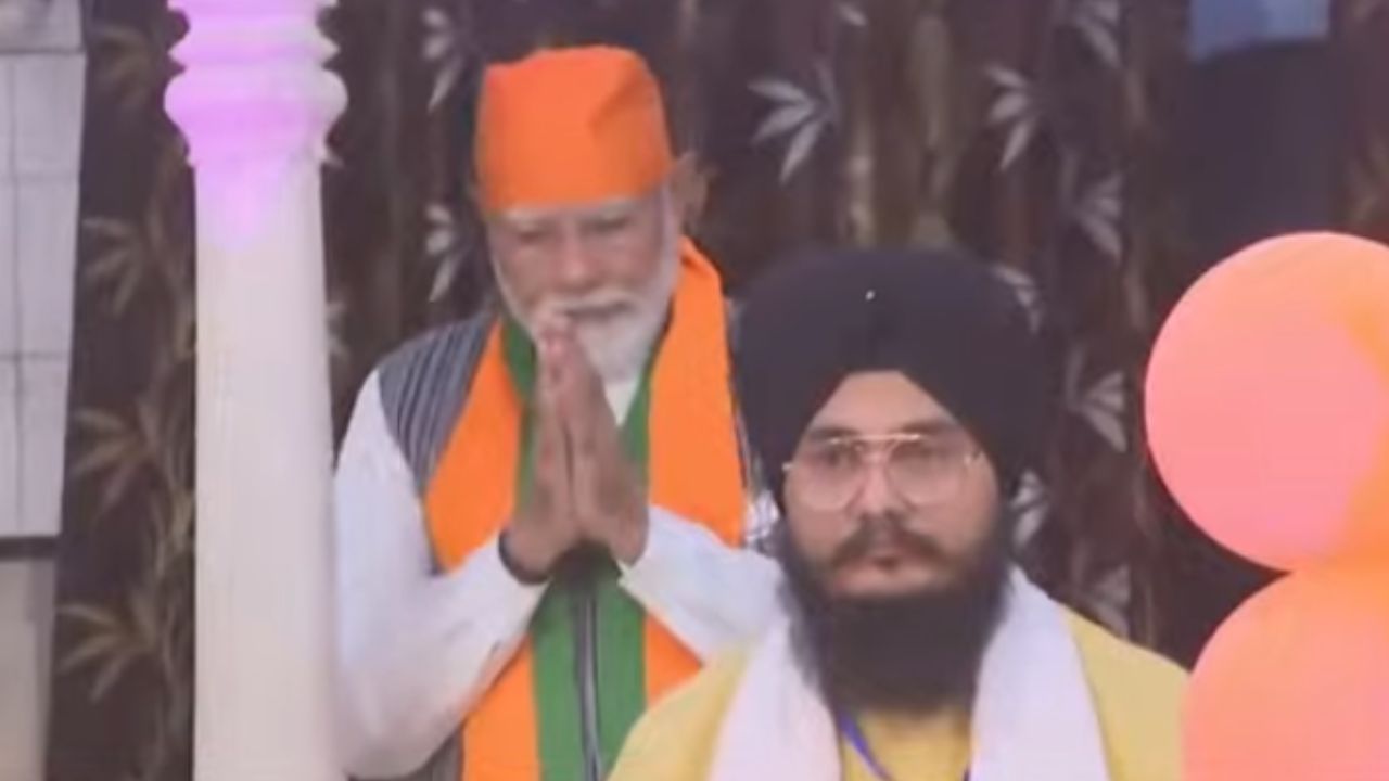PM Modi In Kanpur Gumti Gurudwara Photo