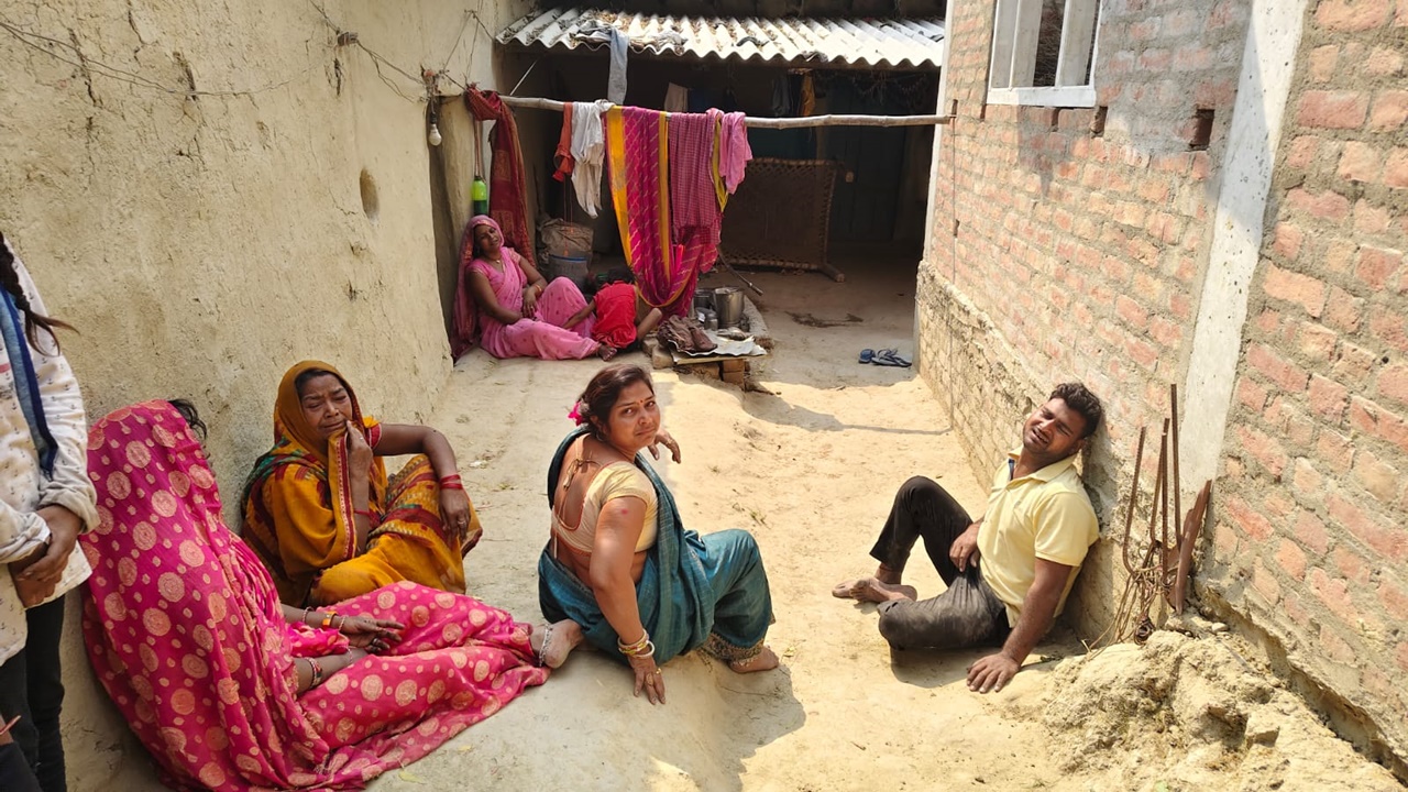 सुल्तानपुर: संदिग्ध परिस्थिति में फंदे पर लटकता मिला विवाहिता का शव 
