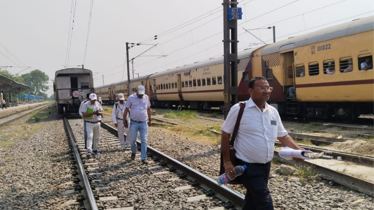 उन्नाव में रेलवे निरीक्षण (1)