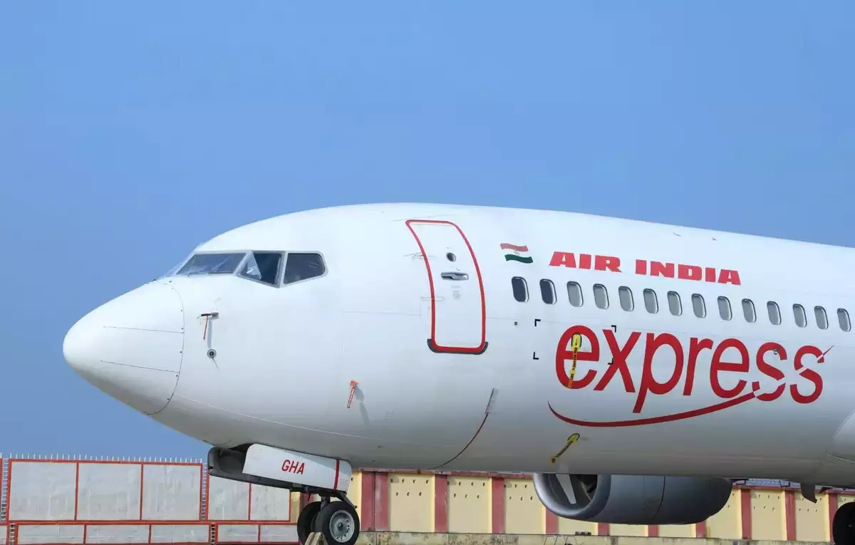 लखनऊ से एयर इंडिया की 6 उड़ानें कैंसिल,यात्रियों की बढ़ी परेशानी