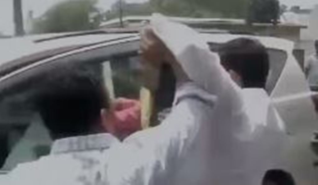 कासगंज: बीजेपी नेताओं ने सपा जिलाध्यक्ष और उनके समर्थकों पर बोला हमला, गाड़ी से खींचकर जान से मारने का किया प्रयास