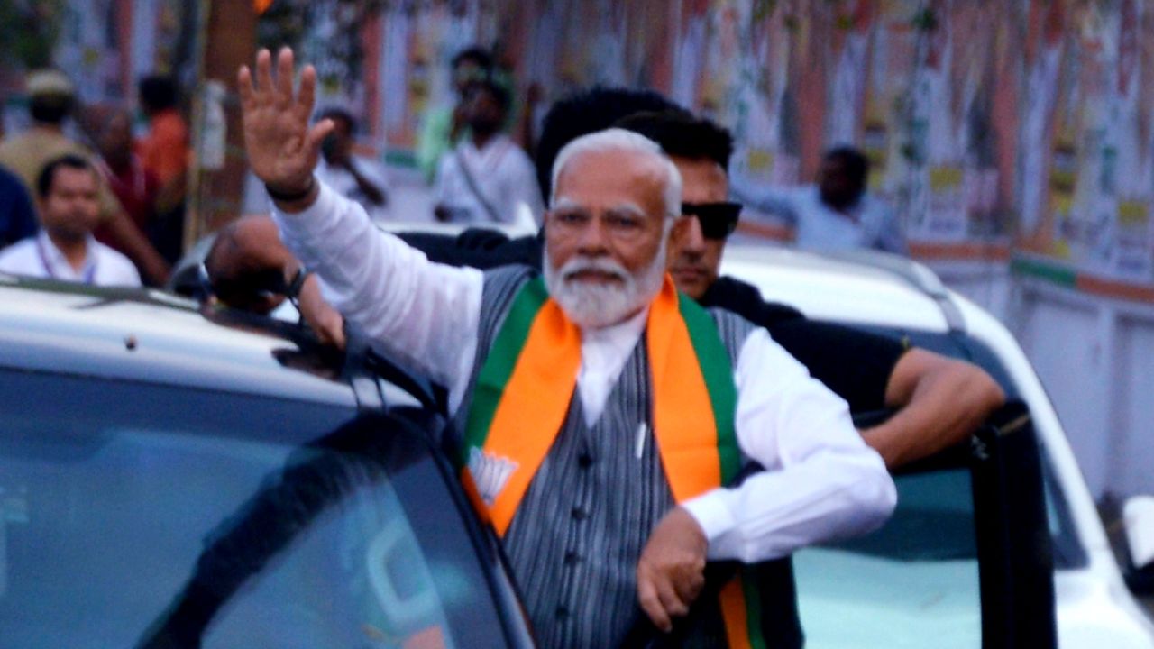 PM Modi: पीएम मोदी ने कानपुर को बताया पूरे देश का गौरव, बोले- हमें शहर को और आगे बढ़ाना है