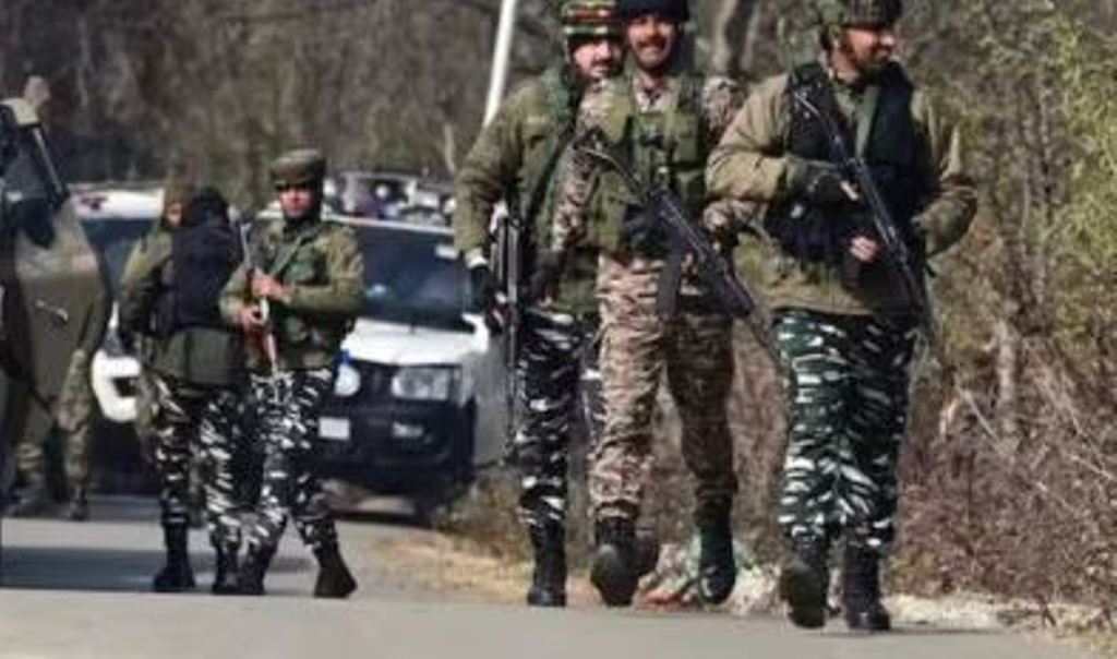 जम्मू-कश्मीर: कुलगाम में सुरक्षाबलों को मिली बड़ी सफलता, मुठभेड़ में दो आतंकी ढेर