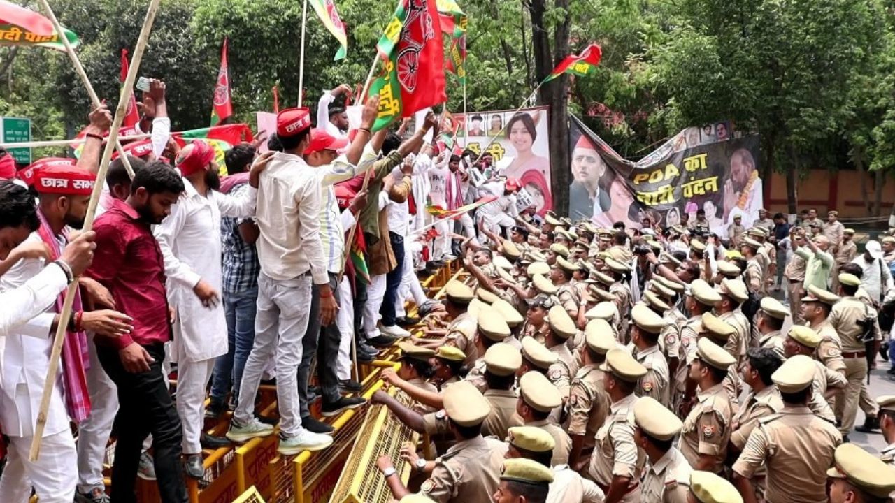 लखनऊ में समाजवादी छात्र सभा का जोरदार प्रदर्शन (2)