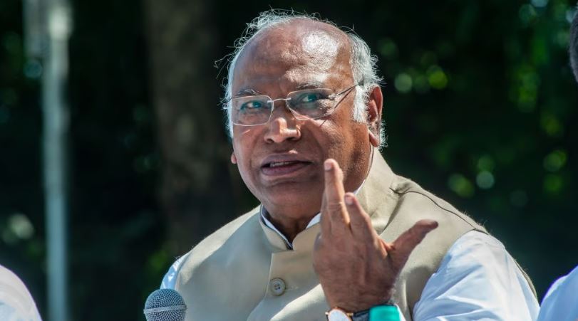 प्रधानमंत्री मोदी के ‘अघोषित आपातकाल’ ने लोकतंत्र को गहरा आघात पहुंचाया : खरगे