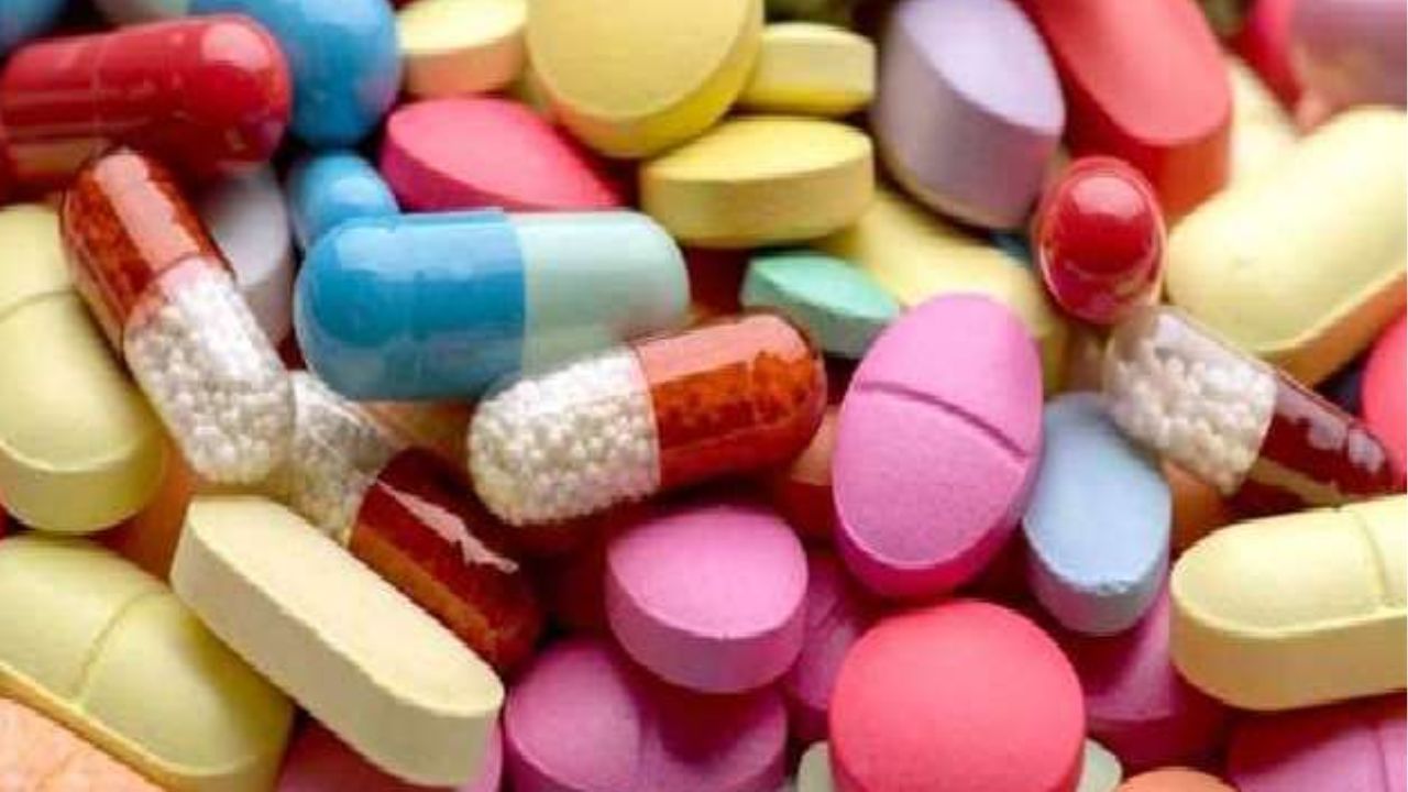 लखनऊ में नकली दवाओं के बड़े रैकेट का पर्दाफाश, 24 लाख की दवाएं सील, जांच शुरू लखनऊ में नकली दवाओं के बड़े रैकेट का पर्दाफाश, 24 लाख की दवाएं सील, जांच शुरू