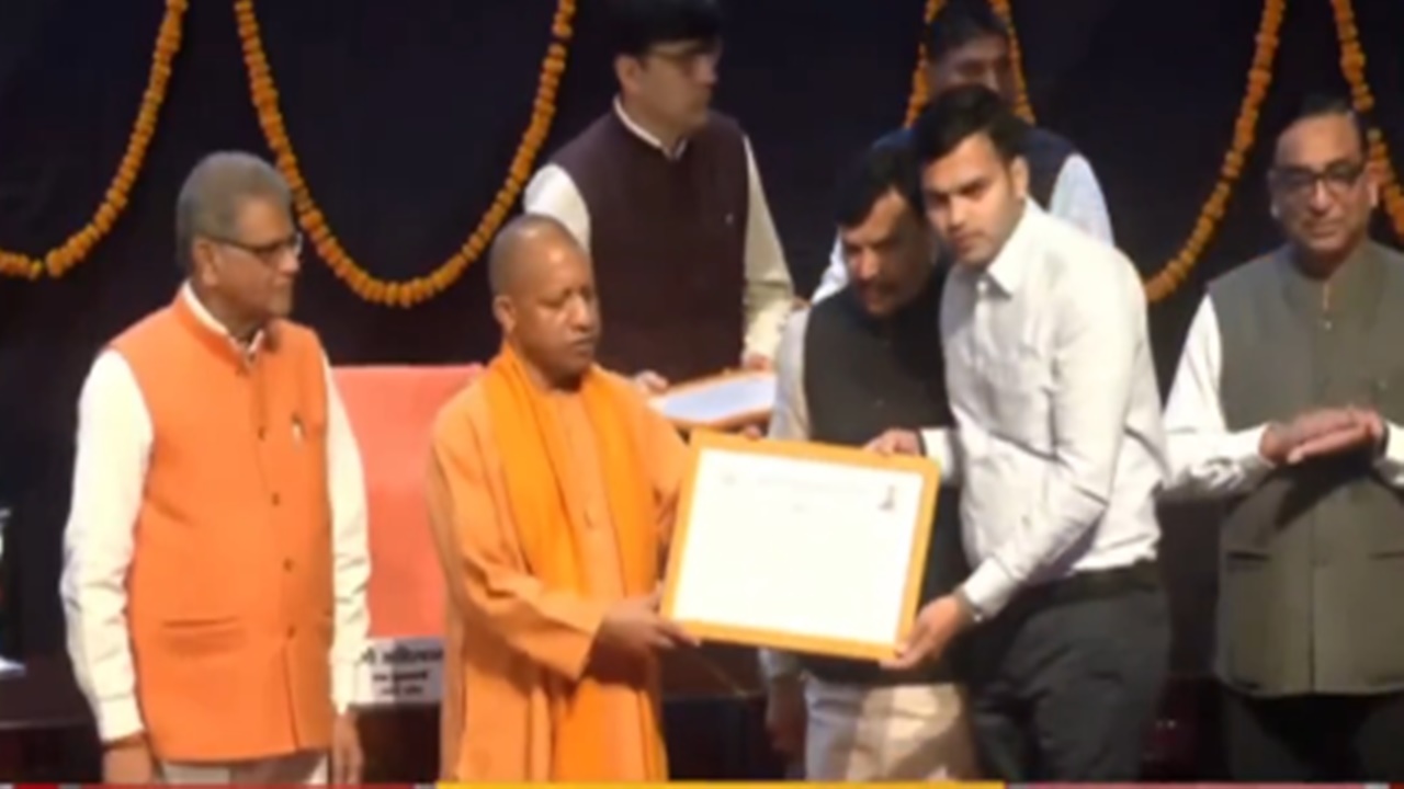 Appointment Letter: सीएम योगी ने 701 वन दरोगाओं को बांटे नियुक्ति पत्र, वन  मंत्री भी रहे मौजूद - Amrit Vichar