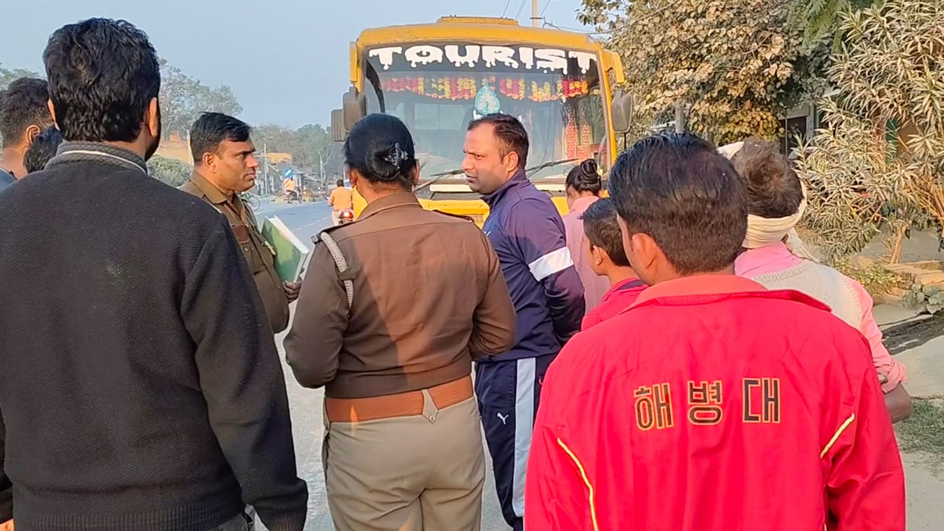 कासगंज : स्कूल बस की टक्कर से बाइक सवार की मौत, दूसरा घायल