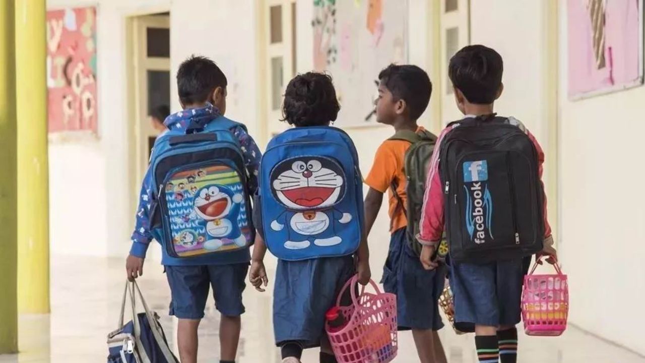 60% से कम नामांकन वाले स्कूलों पर गिरेगी गाज! प्रधानाध्यापकों से मांगा जाएगा जवाब, लापरवाही पर कार्रवाई 60% से कम नामांकन वाले स्कूलों पर गिरेगी गाज! प्रधानाध्यापकों से मांगा जाएगा जवाब, लापरवाही पर कार्रवाई