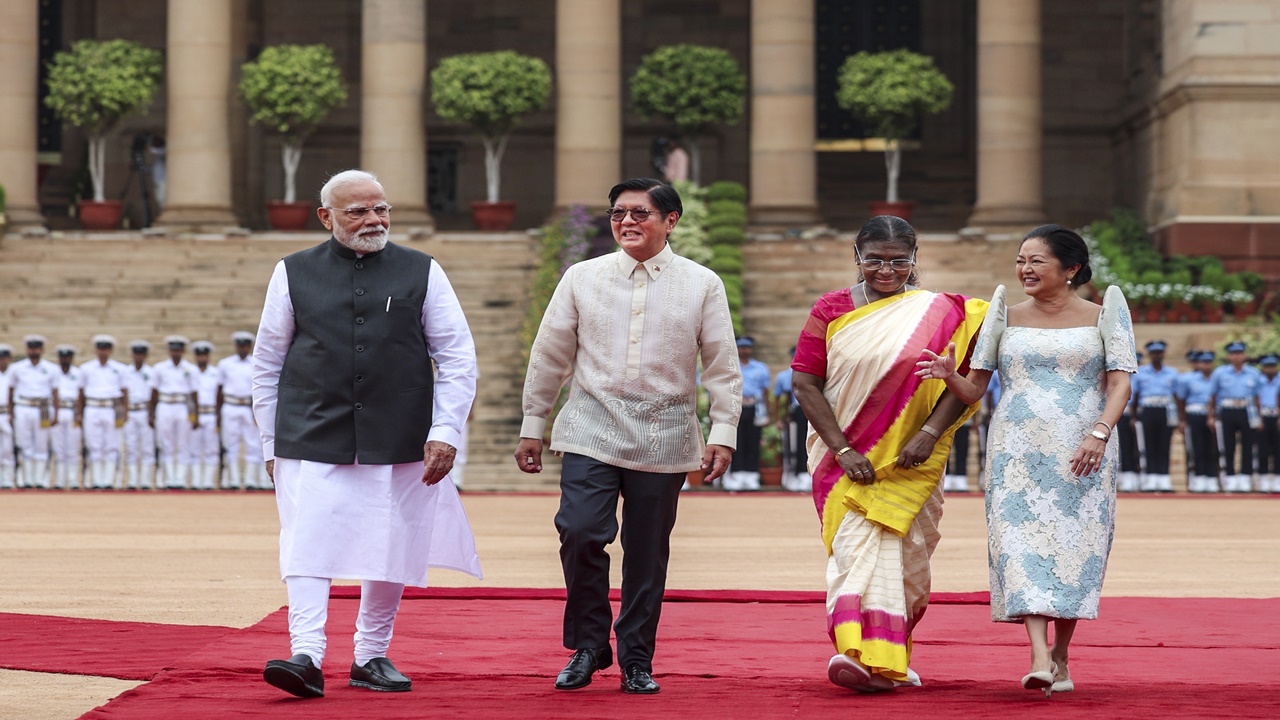 राष्ट्रपति भवन में फिलीपींस के राष्ट्रपति मार्कोस का हुआ पारंपरिक स्वागत,  पीएम मोदी के साथ करेंगे द्विपक्षीय वार्ता - Amrit Vichar