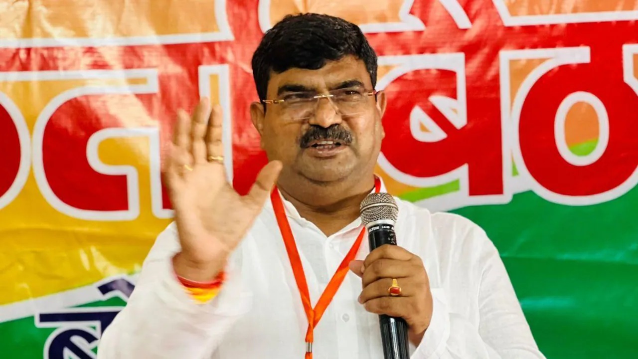 धर्मपाल सिंह ने भाजपा पदाधिकारियों को दी मंच, माला और माइक से दूर रहने की  नसीहत, जानें क्यों... - Amrit Vichar