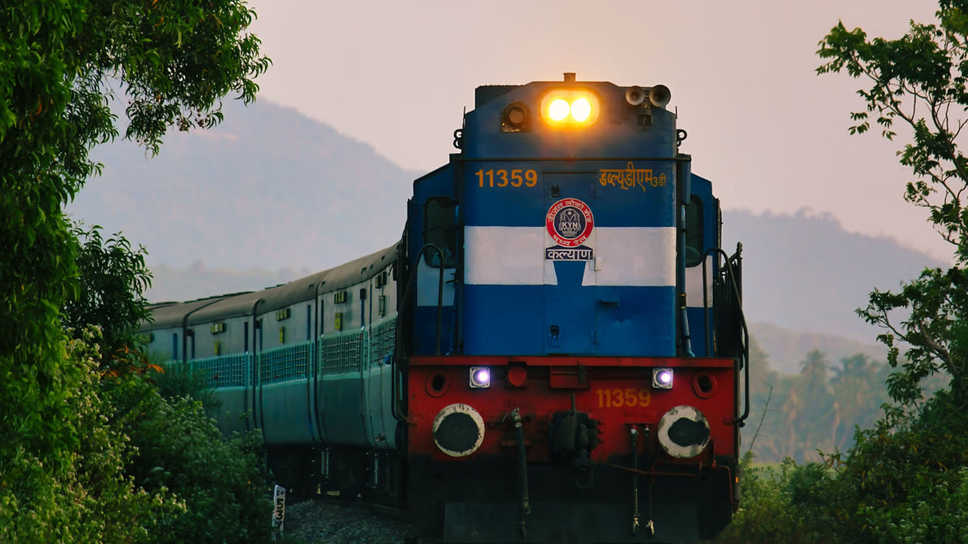RRB Group-D Exam: अभ्यर्थियों के लिए बड़ी राहत, मऊ से बरेली के बीच चलेगी 16 फेरे वाली स्पेशल ट्रेन RRB Group-D Exam: अभ्यर्थियों के लिए बड़ी राहत, मऊ से बरेली के बीच चलेगी 16 फेरे वाली स्पेशल ट्रेन