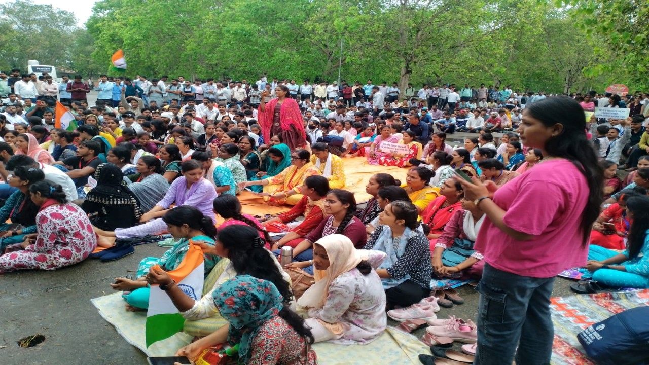 स्थायी करो, वेतन बढ़ाओ : इको गार्डन में पंचायत सहायकों का प्रदेशव्यापी प्रदर्शन स्थायी करो, वेतन बढ़ाओ : इको गार्डन में पंचायत सहायकों का प्रदेशव्यापी प्रदर्शन