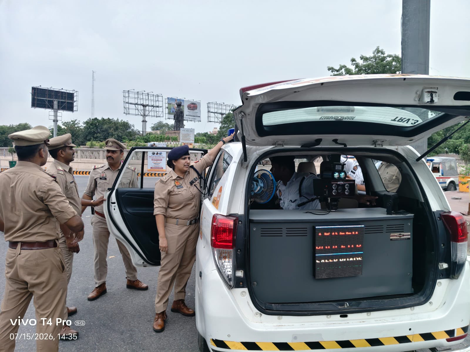 इंटरसेप्टर वाहनों से 76 दिन में 16,347 ईचालान इंटरसेप्टर वाहनों से 76 दिन में 16,347 ईचालान