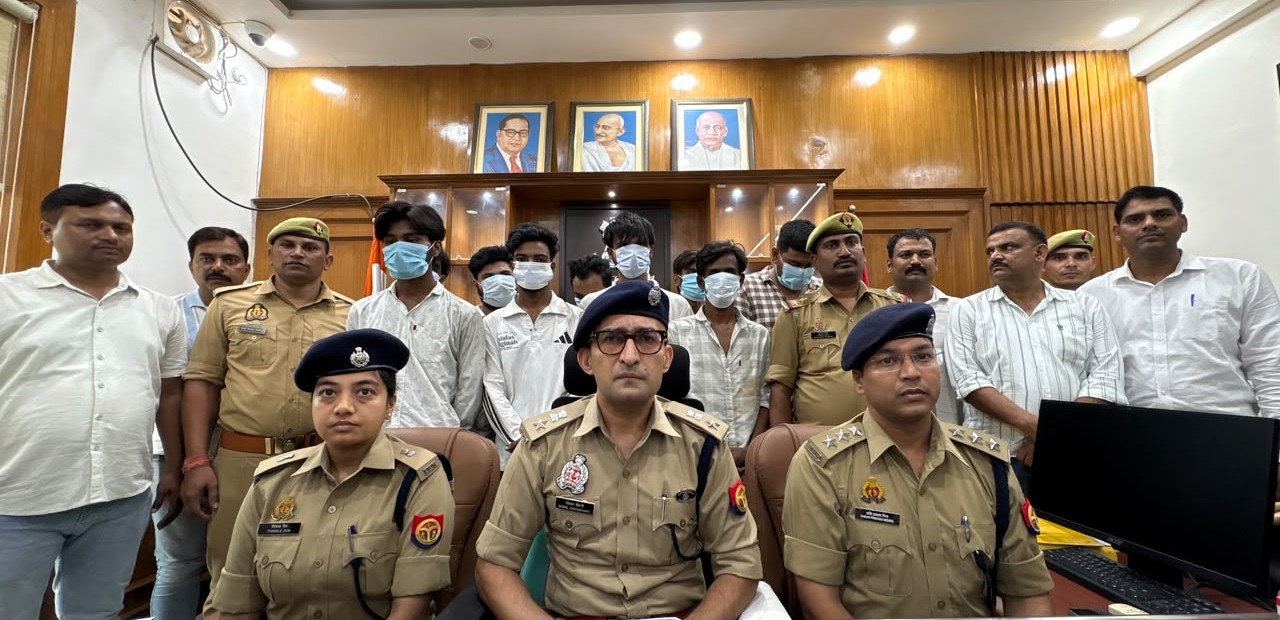 अंतरराष्ट्रीय साइबर ठगी नेटवर्क का भंडाफोड़, 9 गिरफ्तार अंतरराष्ट्रीय साइबर ठगी नेटवर्क का भंडाफोड़, 9 गिरफ्तार