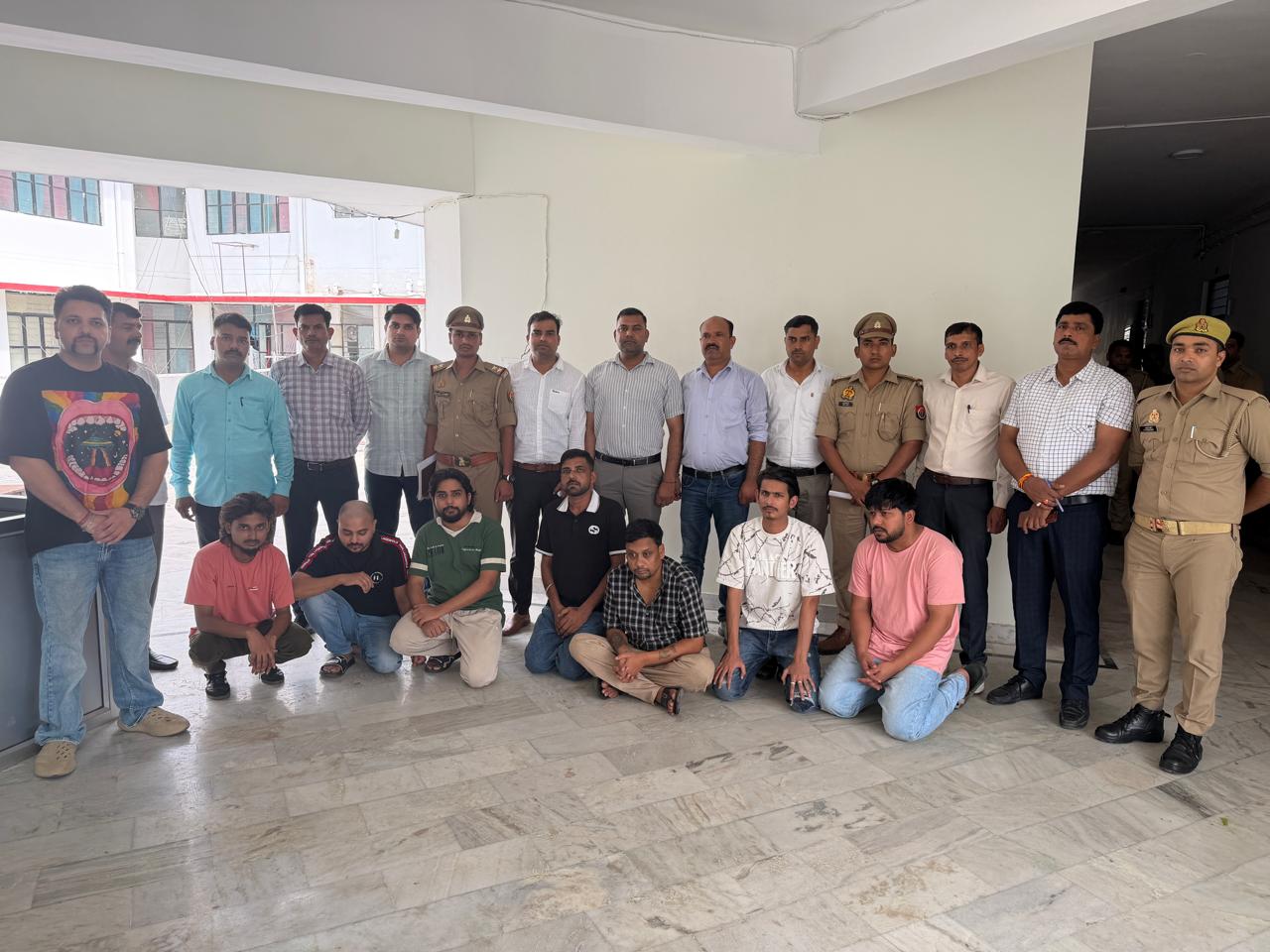 अमेरिका में ”राइडर टीम” पहुंचती थी घर से नकदी लेने अमेरिका में ”राइडर टीम” पहुंचती थी घर से नकदी लेने