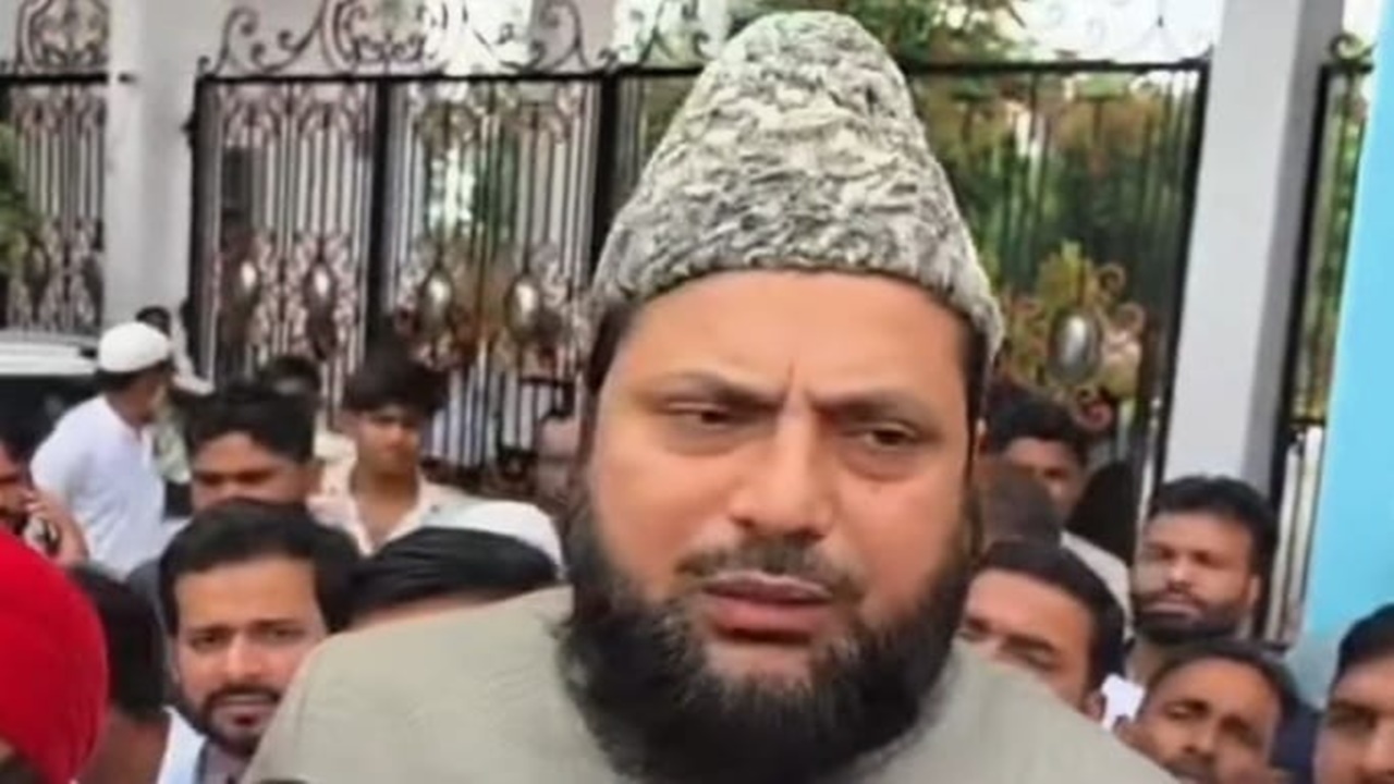 Rampur News : जौहर यूनिवर्सिटी पहुंचे सांसद मोहिब्बुल्लाह नदवी को नहीं मिला प्रवेश, मुख्य गेट से लौटना पड़ा Rampur News : जौहर यूनिवर्सिटी पहुंचे सांसद मोहिब्बुल्लाह नदवी को नहीं मिला प्रवेश, मुख्य गेट से लौटना पड़ा
