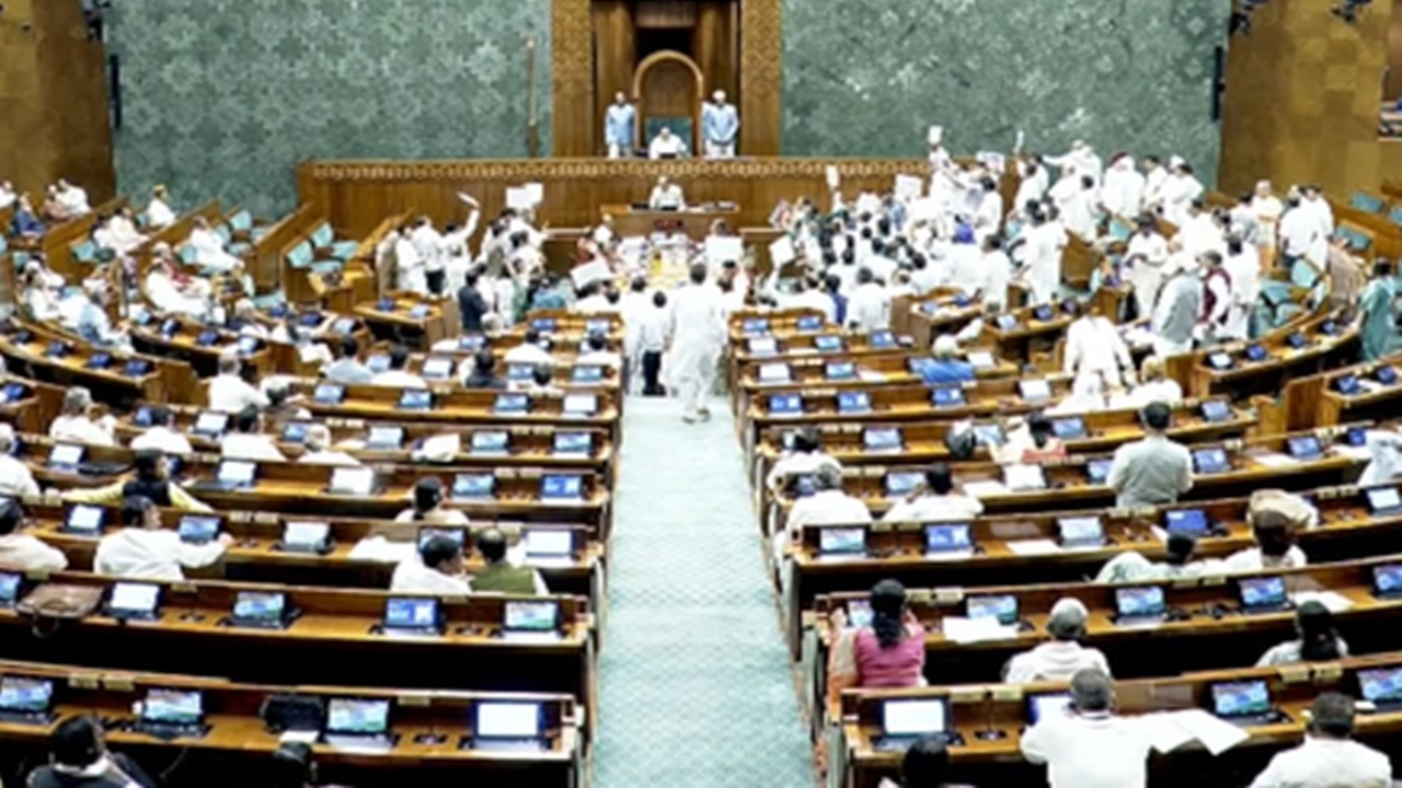 Parliament Monsoon Session 2026 : सरकार बनाम विपक्ष आमनेसामने, संसद में हंगामा और बाहर CJP का प्रदर्शन; जानिए अब तक क्याक्या हुआ Parliament Monsoon Session 2026 : सरकार बनाम विपक्ष आमनेसामने, संसद में हंगामा और बाहर CJP का प्रदर्शन; जानिए अब तक क्याक्या हुआ