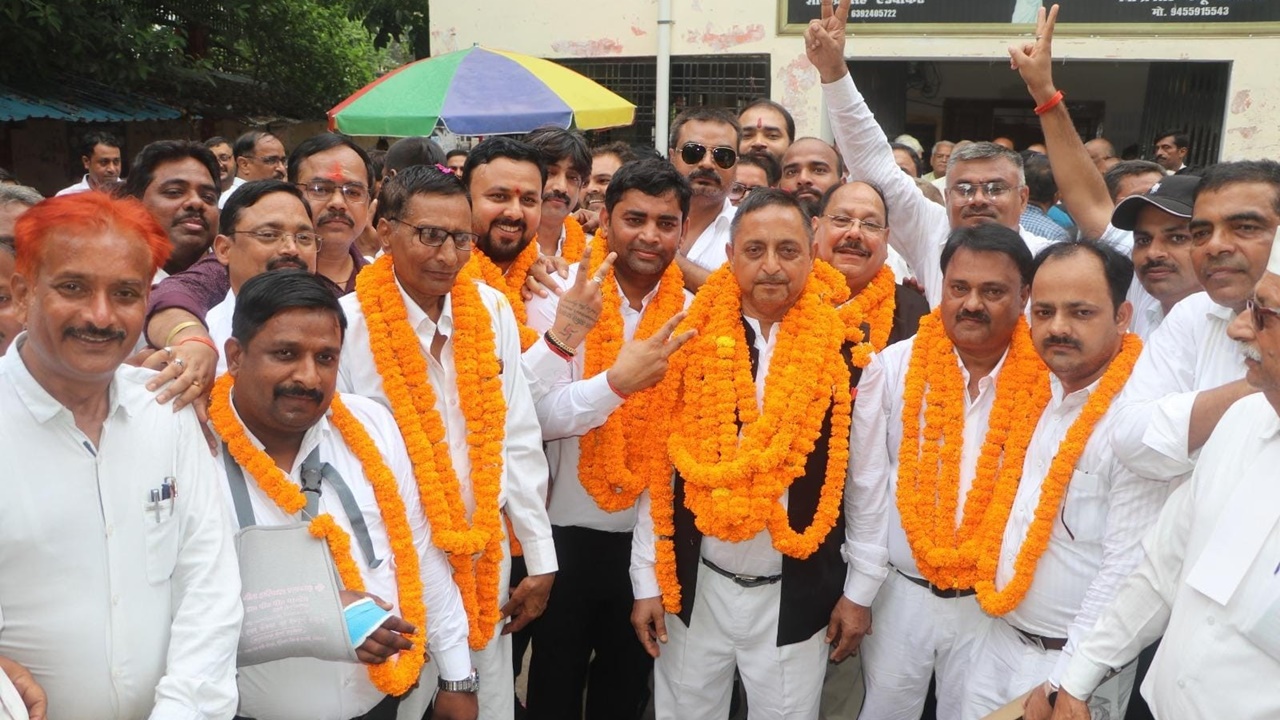 Pratapgarh News: जिला बार एसोसिएशन चुनाव में चंद्र प्रताप सिंह बने अध्यक्ष, योगेश सिंह महामंत्री निर्वाचित Pratapgarh News: जिला बार एसोसिएशन चुनाव में चंद्र प्रताप सिंह बने अध्यक्ष, योगेश सिंह महामंत्री निर्वाचित