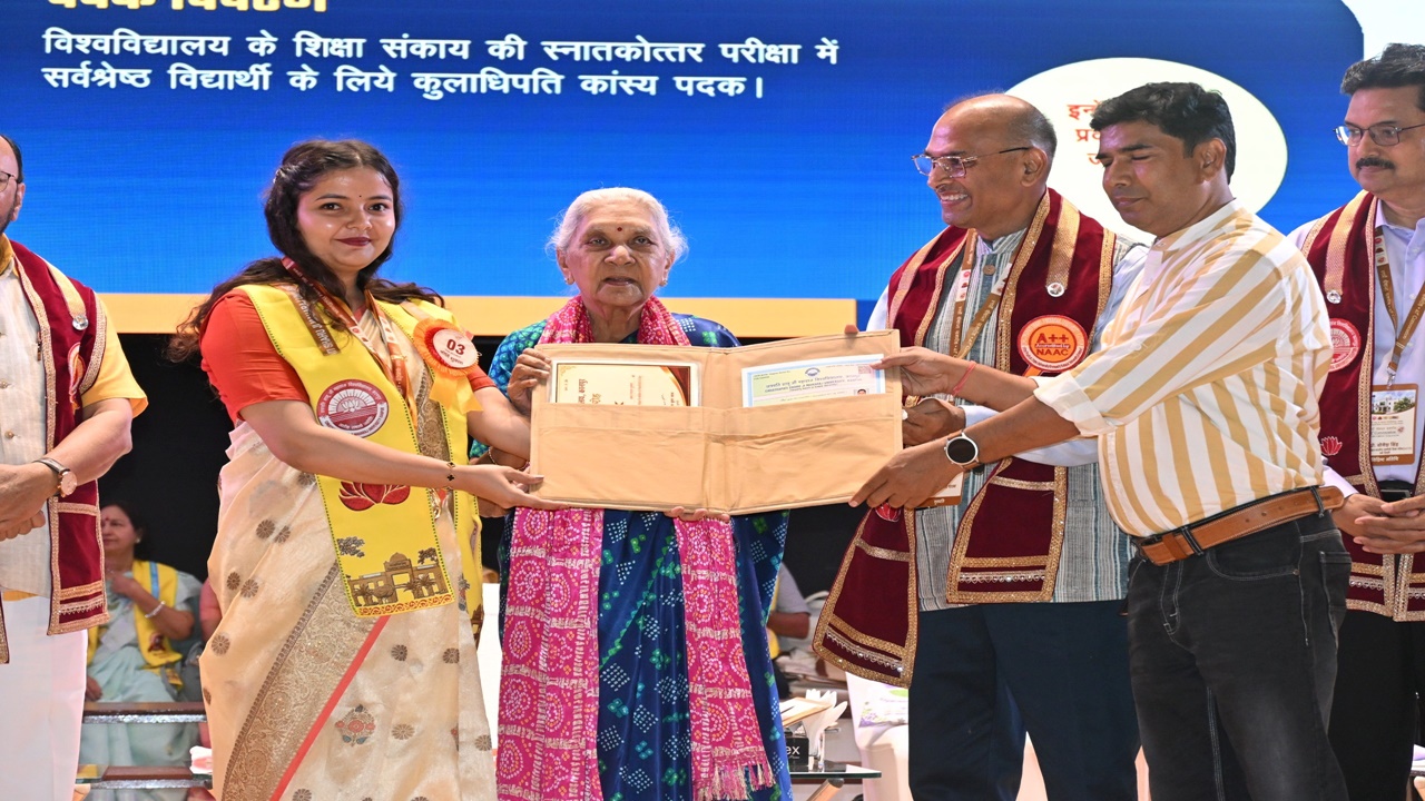 Kanpur CSJMU News: सीएसजेएमयू में छात्राओं का दबदबा, 82% मेडल पर किया कब्जा; 92 शोधार्थियों को मिली PhD उपाधि Kanpur CSJMU News: सीएसजेएमयू में छात्राओं का दबदबा, 82% मेडल पर किया कब्जा; 92 शोधार्थियों को मिली PhD उपाधि