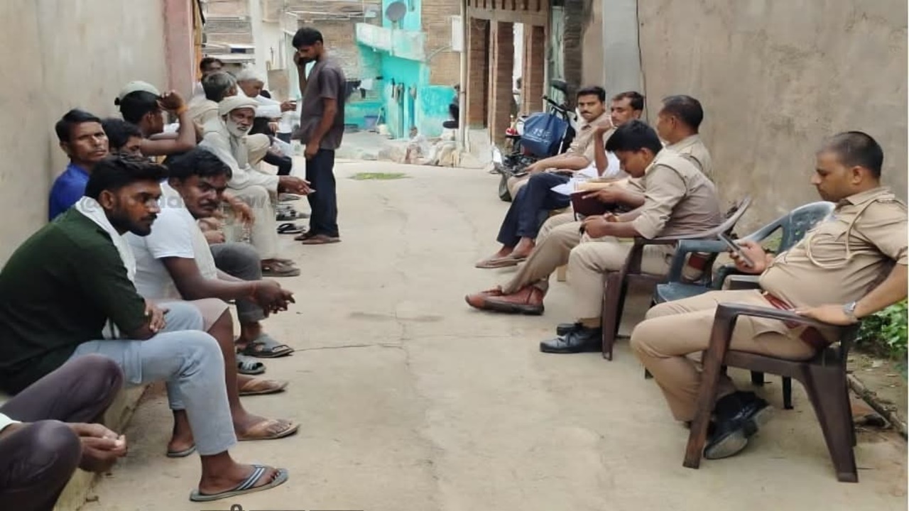 हमीरपुर में मामूली विवाद बना खूनी खेल : पारिवारिक नाती ने की 80 वर्षीय वृद्धा की कुल्हाड़ी से हत्या हमीरपुर में मामूली विवाद बना खूनी खेल : पारिवारिक नाती ने की 80 वर्षीय वृद्धा की कुल्हाड़ी से हत्या