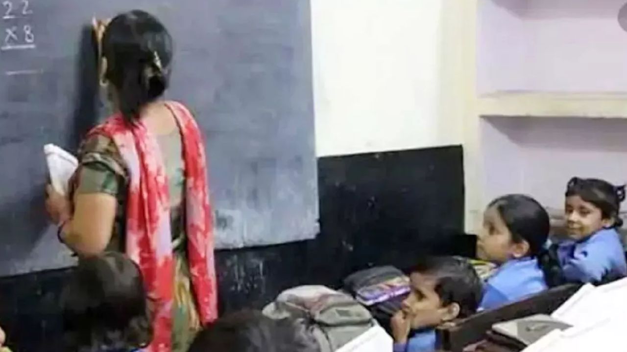 UP Education News: सरकारी स्कूलों पर नहीं लगेगा ताला, छात्रों की संख्या के आधार पर होगी व्यवस्था UP Education News: सरकारी स्कूलों पर नहीं लगेगा ताला, छात्रों की संख्या के आधार पर होगी व्यवस्था