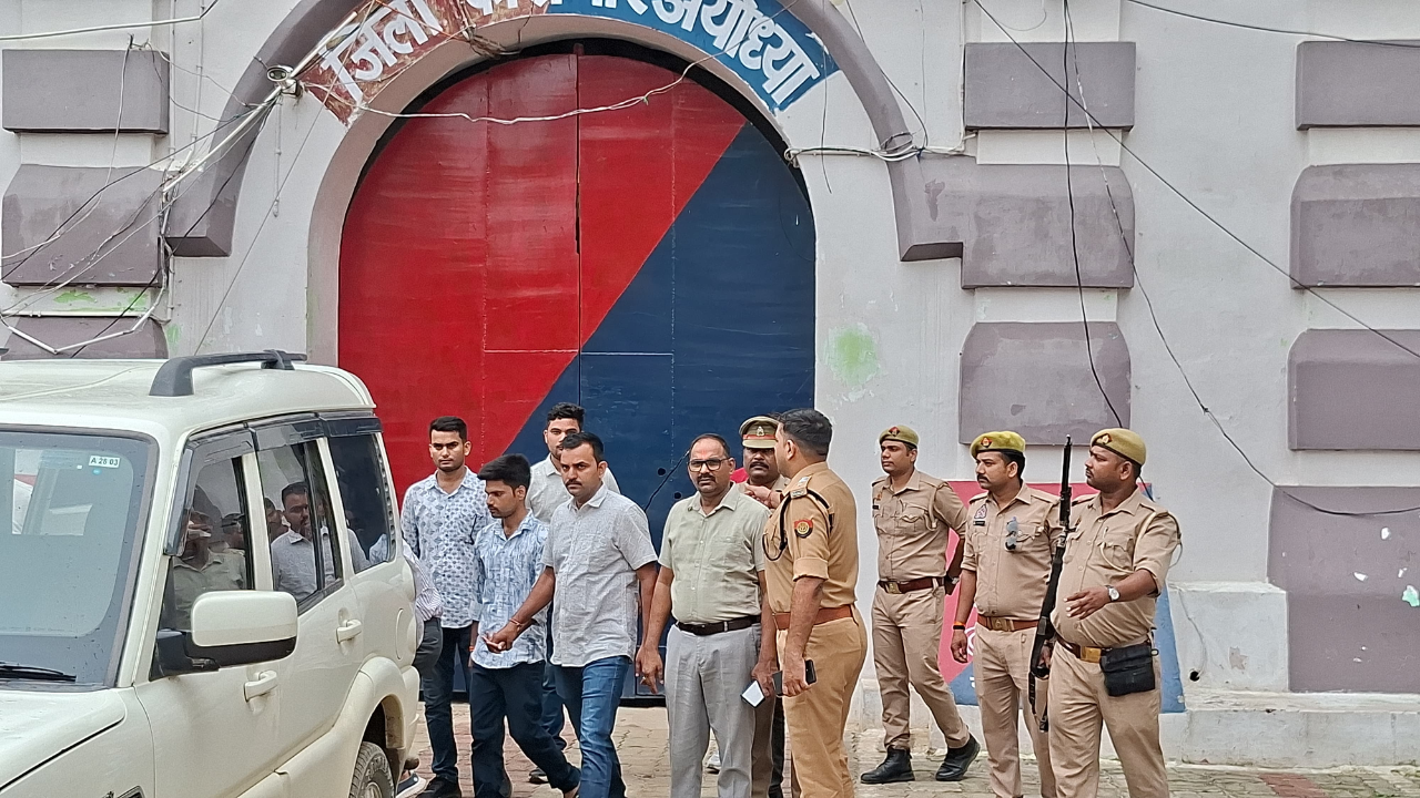 राम मंदिर चढ़ावा चोरी केस में बड़ा अपडेट: 14 घंटे की पुलिस रिमांड पर दो आरोपी, आज हो सकते हैं अहम खुलासे राम मंदिर चढ़ावा चोरी केस में बड़ा अपडेट: 14 घंटे की पुलिस रिमांड पर दो आरोपी, आज हो सकते हैं अहम खुलासे