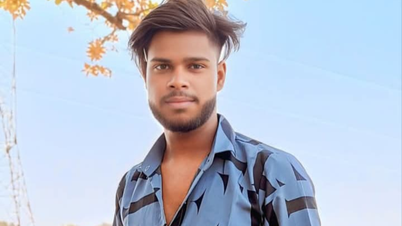 सुल्तानपुर में करंट लगने से 20 वर्षीय युवक की मौत, परिजनों का ठेकेदार पर गंभीर आरोप सुल्तानपुर में करंट लगने से 20 वर्षीय युवक की मौत, परिजनों का ठेकेदार पर गंभीर आरोप