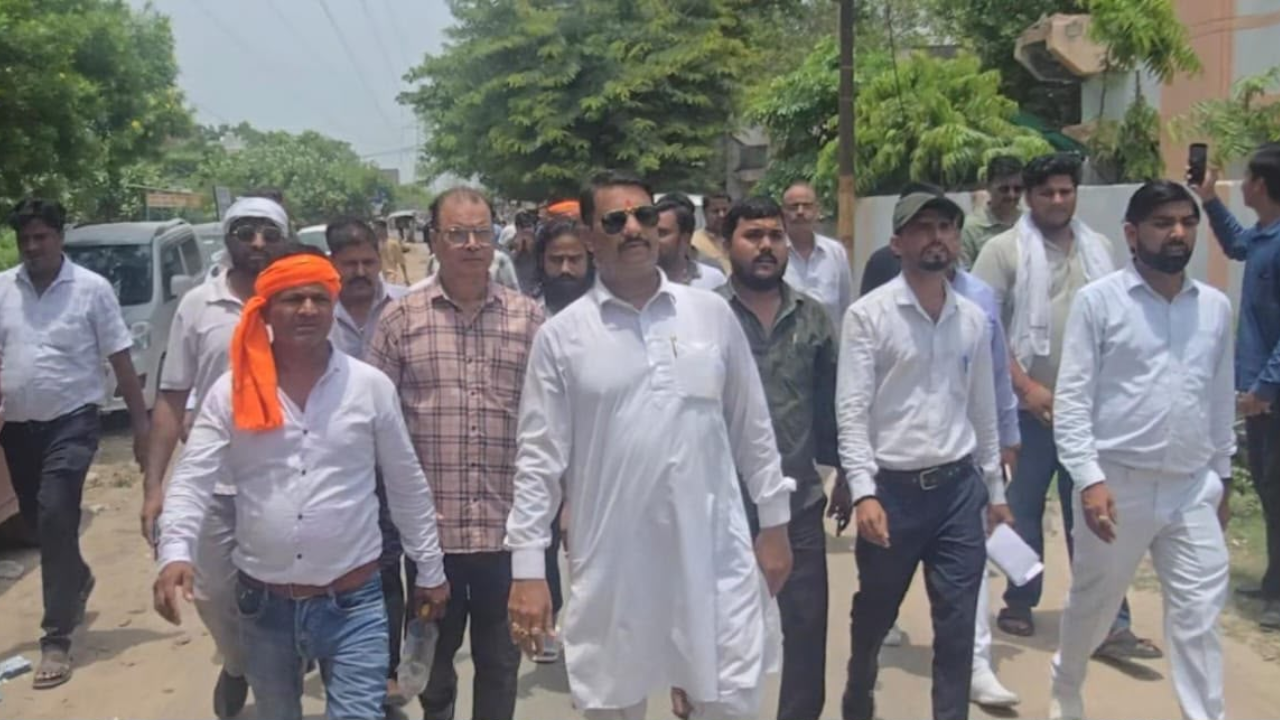 कानपुर: व्यापारियों के विरोध के आगे झुका आवास विकास परिषद, धरने के बाद कारण बताओ नोटिस वापस लेने का आश्वासन कानपुर: व्यापारियों के विरोध के आगे झुका आवास विकास परिषद, धरने के बाद कारण बताओ नोटिस वापस लेने का आश्वासन