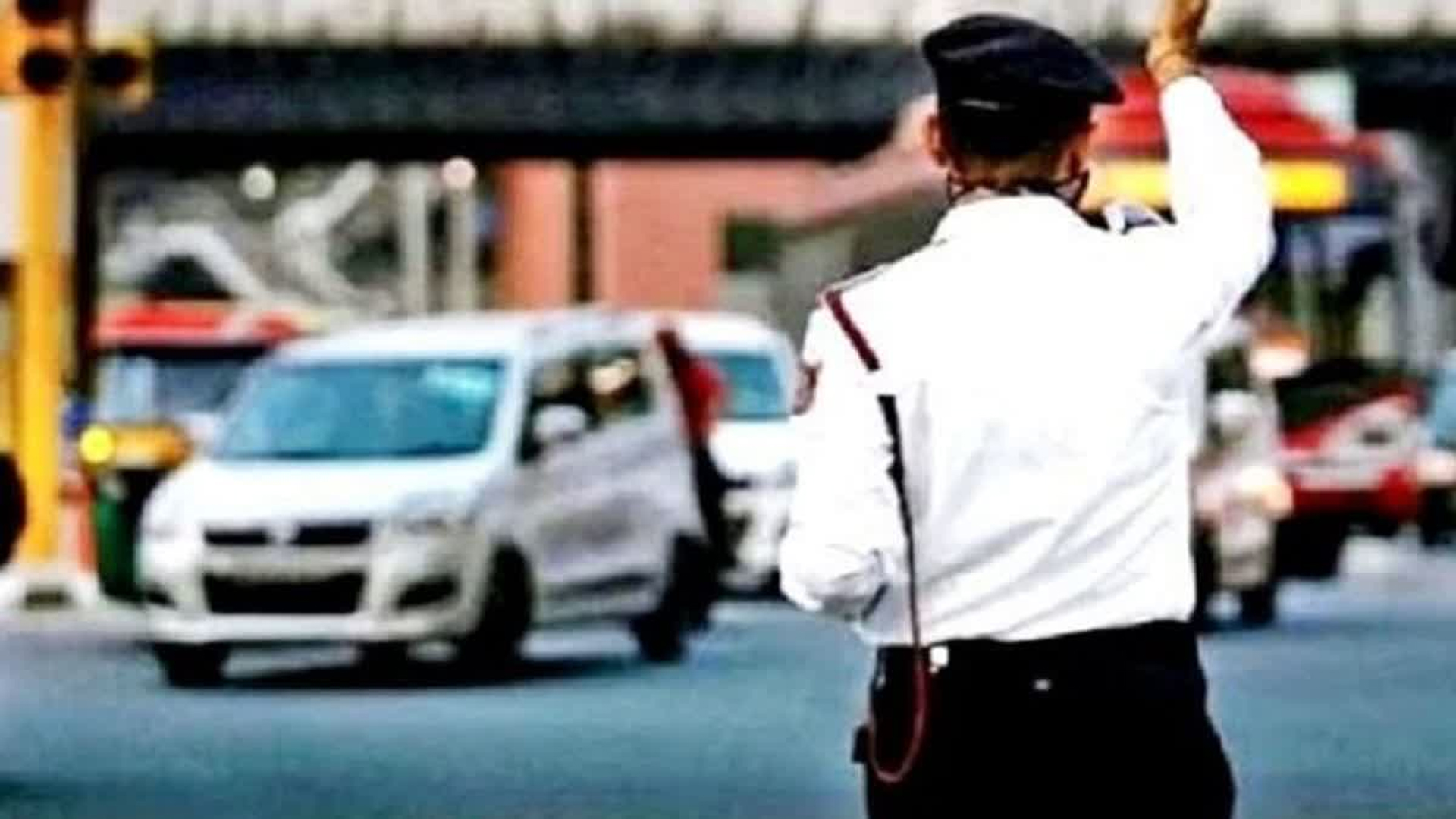 Moradabad News : यातायात पुलिस ने 55 डंपर और ट्रकों का किया चालान, 2.92 लाख रुपये का जुर्माना लगाया