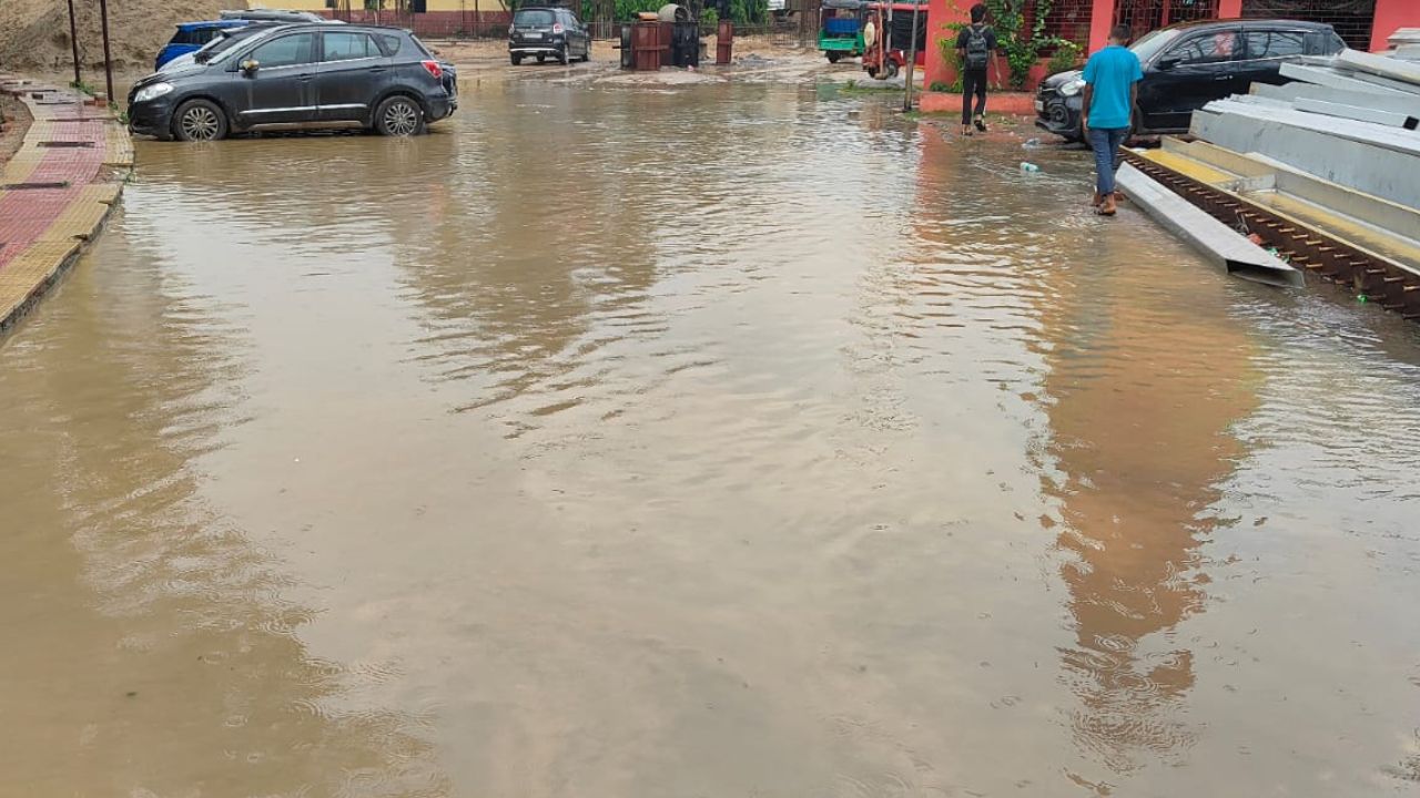 Prayagraj News: मूसलाधार बारिश से हालात बिगड़े, सड़कें बनीं तालाब; बाजारों में घुसा पानी, किसानों के चेहरे खिले Prayagraj News: मूसलाधार बारिश से हालात बिगड़े, सड़कें बनीं तालाब; बाजारों में घुसा पानी, किसानों के चेहरे खिले