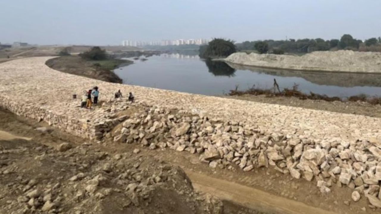 गोमती के किनारे निर्माण पर NGT की रोक, पर्यावरण की अनदेखी से थम जाएंगे लखनऊ के ड्रीम प्रोजेक्ट्स, पड़ेगा सीधा असर गोमती के किनारे निर्माण पर NGT की रोक, पर्यावरण की अनदेखी से थम जाएंगे लखनऊ के ड्रीम प्रोजेक्ट्स, पड़ेगा सीधा असर