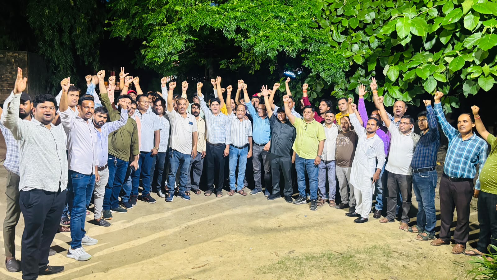 UP Teacher Transfer : घर कब लौटेंगे? वर्षों से घर वापसी की राह देख रहे शिक्षकों ने चुनावी साल में फूंका आंदोलन का बिगुल, बोले- अब सिर्फ ज्ञापन नहीं, आर-पार की लड़ाई UP Teacher Transfer : घर कब लौटेंगे? वर्षों से घर वापसी की राह देख रहे शिक्षकों ने चुनावी साल में फूंका आंदोलन का बिगुल, बोले- अब सिर्फ ज्ञापन नहीं, आर-पार की लड़ाई