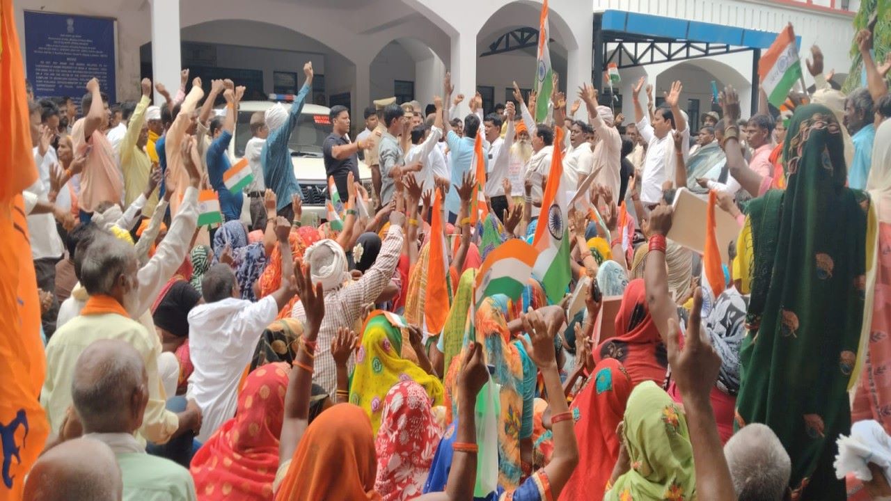 लखनऊ की नैमिष नगर योजना : 42 दिन से धरने पर डटे किसानों का ऐलान, अब भूख हड़ताल की तैयारी लखनऊ की नैमिष नगर योजना : 42 दिन से धरने पर डटे किसानों का ऐलान, अब भूख हड़ताल की तैयारी