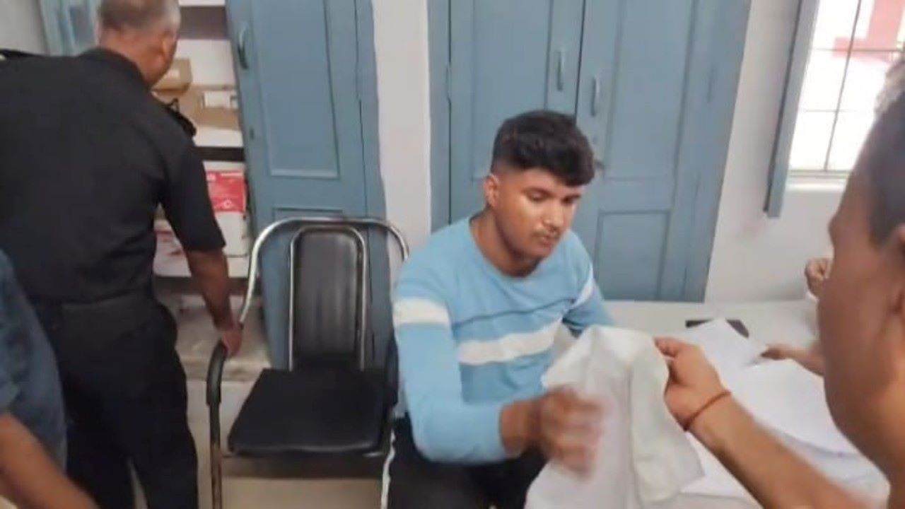 लाइब्रेरी में पढ़ने आए सिपाही को सड़क पर दौड़ाकर पीटा, सात लोगों के विरुद्ध मुकदमा दर्ज लाइब्रेरी में पढ़ने आए सिपाही को सड़क पर दौड़ाकर पीटा, सात लोगों के विरुद्ध मुकदमा दर्ज