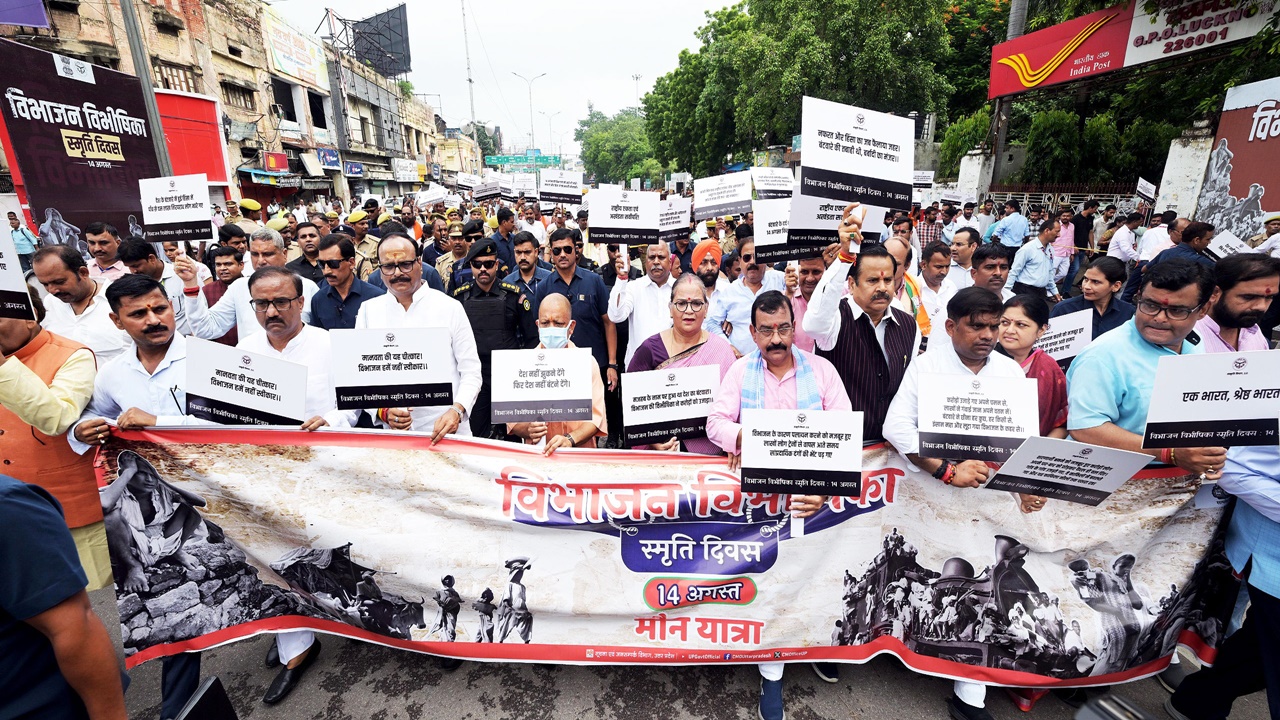 ‘देश की कीमत पर सत्ता चाहते थे…’, विभाजन विभीषिका दिवस पर कांग्रेस पर बरसे CM योगी, बोले- आज भी बांटने की सियासत ‘देश की कीमत पर सत्ता चाहते थे…’, विभाजन विभीषिका दिवस पर कांग्रेस पर बरसे CM योगी, बोले- आज भी बांटने की सियासत