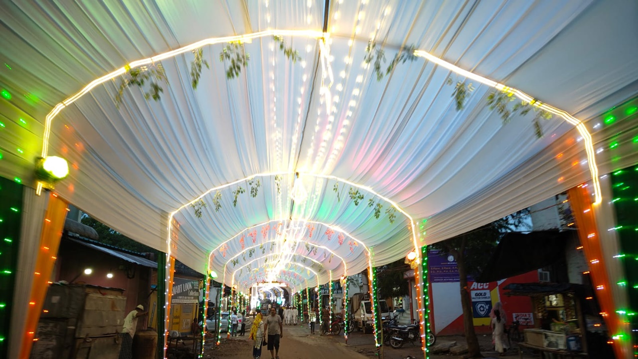 जुलूस-ए-मुहम्मदी की तैयारियां पूरी, बुधवार को निकलेगा जुलूस, सीतापुर के पुराने शहर में रोशनी और झालरों से सजे स्वागत द्वार