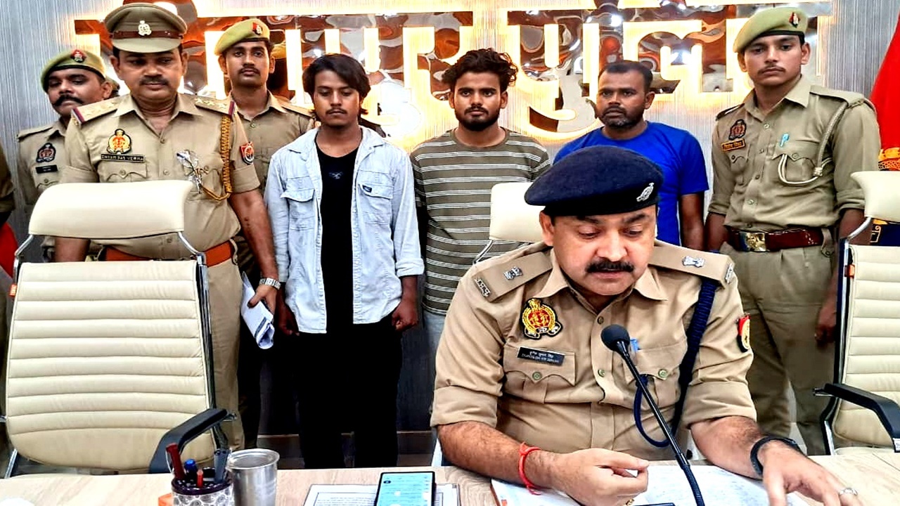 Sitapur News : PAN कार्ड के नाम पर बड़ा खेल! बायोमेट्रिक लेकर खुलवाए फर्जी खाते, ऐसे खुले राज… Sitapur News : PAN कार्ड के नाम पर बड़ा खेल! बायोमेट्रिक लेकर खुलवाए फर्जी खाते, ऐसे खुले राज…