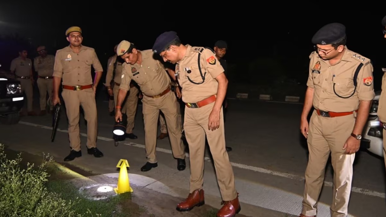 Bulandshahr Encounter : नाबालिग से दुष्कर्म-हत्या का आरोपी 50 हजार का इनामी बदमाश मोनू मुठभेड़ में ढेर Bulandshahr Encounter : नाबालिग से दुष्कर्म-हत्या का आरोपी 50 हजार का इनामी बदमाश मोनू मुठभेड़ में ढेर