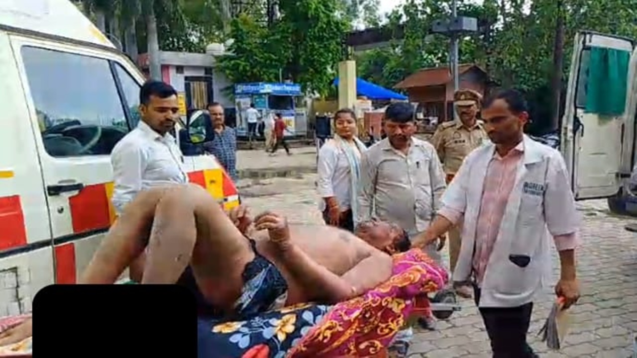 Raebareli News : सपा बूथ अध्यक्ष शशिधर यादव हत्याकांड पर बवाल, मुआवजा और सरकारी नौकरी की मांग पर रुका अंतिम संस्कार Raebareli News : सपा बूथ अध्यक्ष शशिधर यादव हत्याकांड पर बवाल, मुआवजा और सरकारी नौकरी की मांग पर रुका अंतिम संस्कार